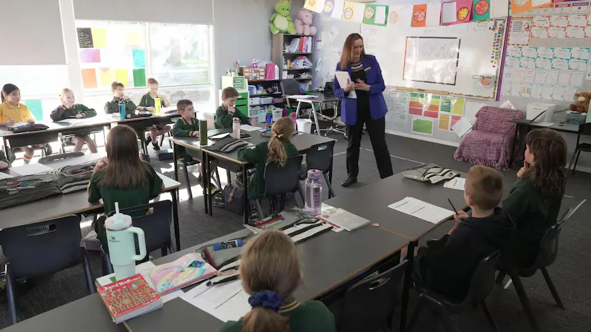 A teacher exemplifying one of the 10 essential classroom management skills as her class is focused and organised.