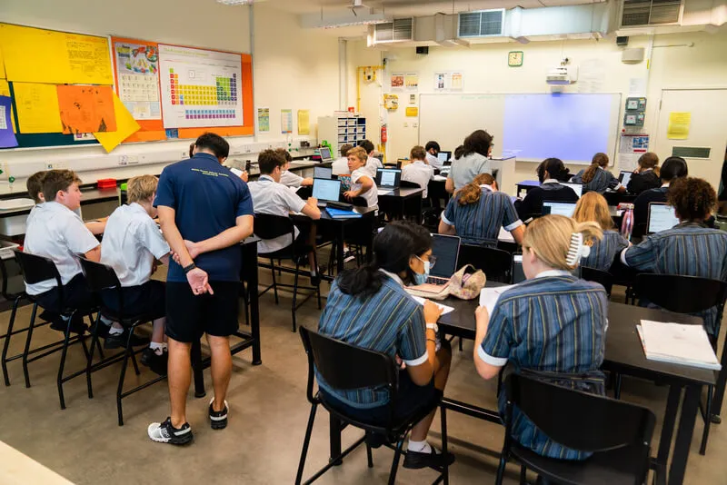 A teacher exemplifying one of the 10 essential classroom management skills as her class is focused and organised.