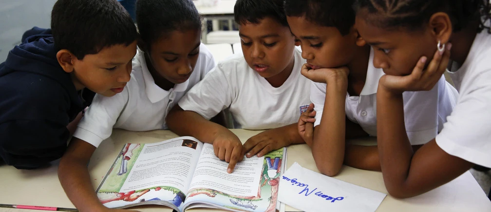 A teacher exemplifying one of the 10 essential classroom management skills as her class is focused and organised.