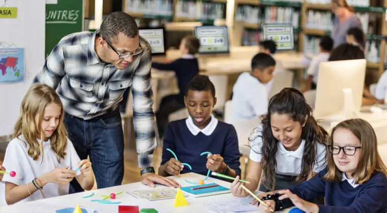 A teacher exemplifying one of the 10 essential classroom management skills as her class is focused and organised.